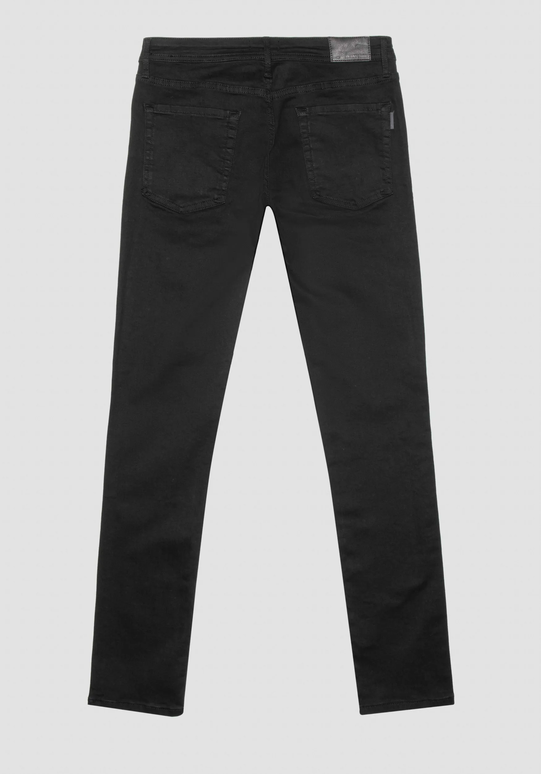 VAQUEROS «OZZY» TAPERED FIT NEGROS